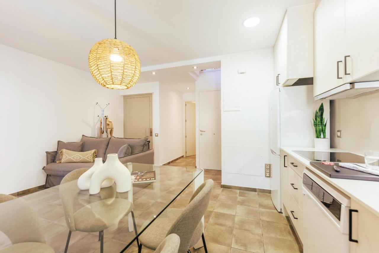Bravissimo Mercadal Duplex, With 2 Bedrooms ชีโรนา ภายนอก รูปภาพ